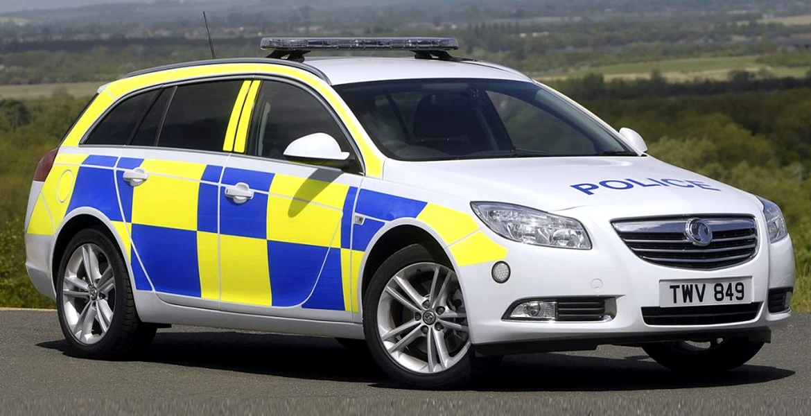 Opel Insignia – maşină de poliţie în Anglia