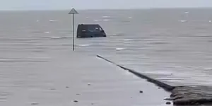 Video / Curier Amazon, ghidat de GPS direct în mare