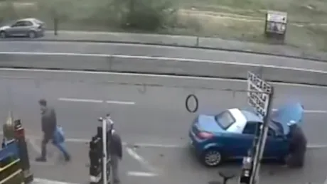 Şi-a vandalizat singur maşina, după ce l-a lăsat în drum - VIDEO