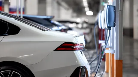 Peste 100 de noi puncte de încărcare apar în 9 magazine. Ce înseamnă proiectul pentru șoferii de mașini electrice