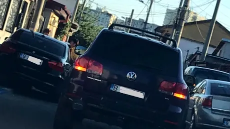Ce a făcut un șofer din București care și-a găsit trotuarul din fața casei ocupat de o mașină?