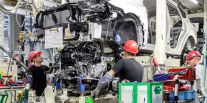 Canada ridică interdicția vânzării de mașini cu motoare cu ardere internă din 2035