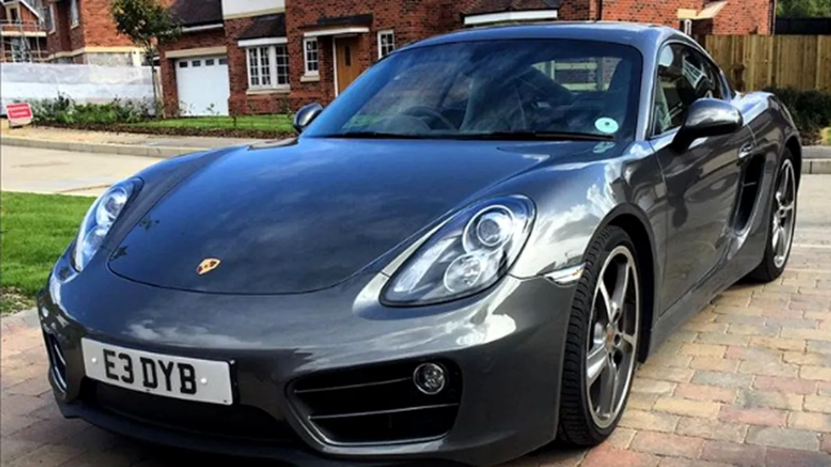 Un englez îşi vinde Porsche-ul cu 20 de lire. Care este condiţia