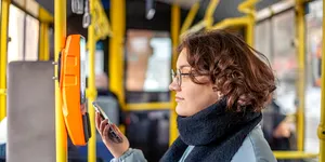 Transport public la 1 leu în Arad din august: bilete valabile 24 de ore și abonamente reduse