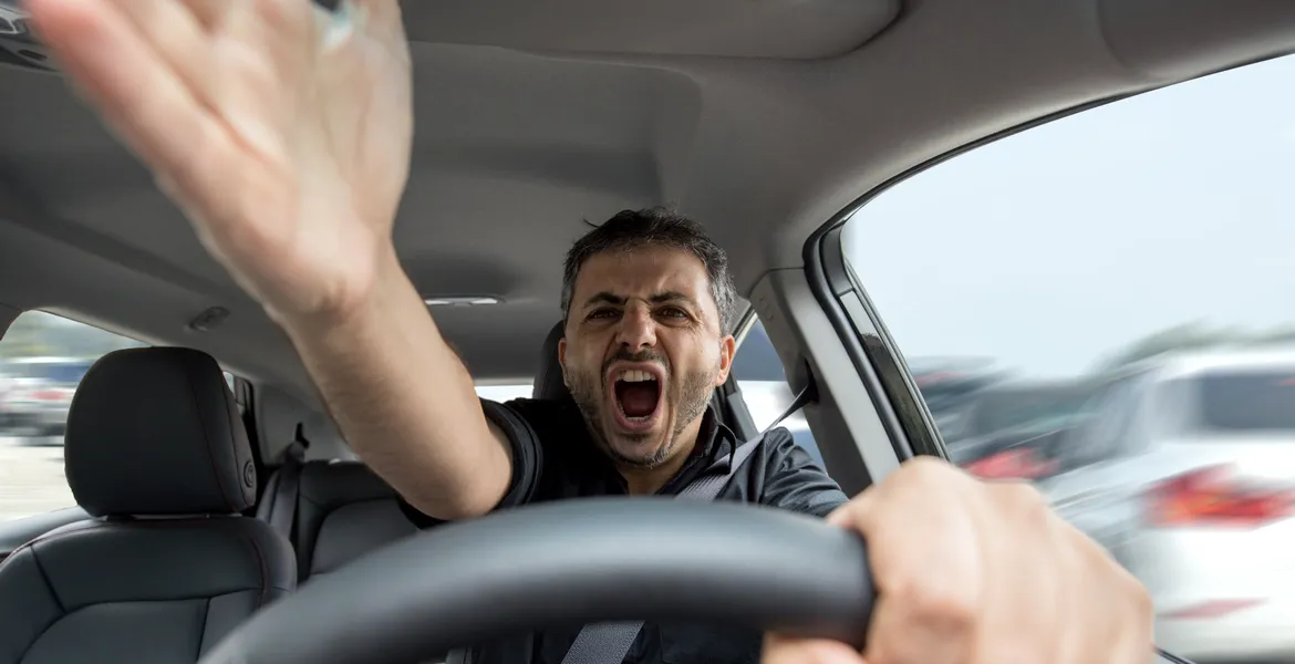 Care este atitudinea corectă în trafic în momentul în care suntem şicanaţi