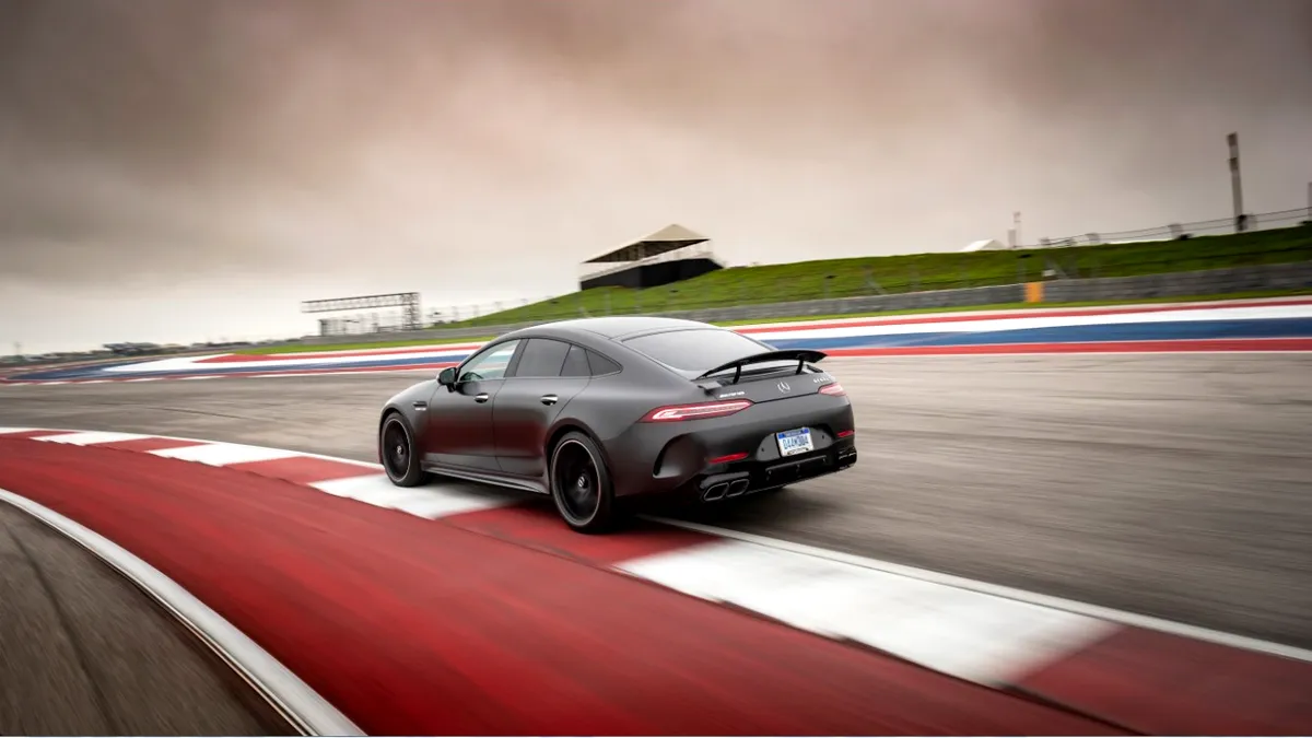 Noul Mercedes-AMG GT 4-Door Coupé: Dinamică de curse pe o maşină cu întrebuinţare zilnică - GALERIE FOTO