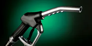 Motorina ar putea deveni mai ieftină. Legea privind reducerea accizei a intrat în vigoare