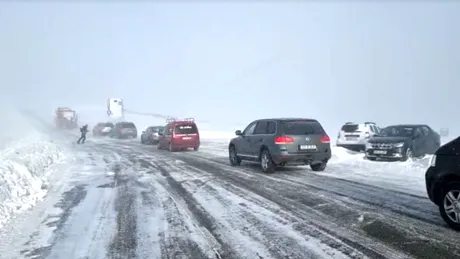 Video - Transalpina se închide din cauza ninsorilor. Circulația este interzisă pe sectorul Rânca - Obârșia Lotrului