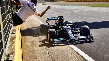 Cursă nebună a lui Lewis Hamilton după un impact cu Max Verstappen în Marele Premiu al Marii Britanii