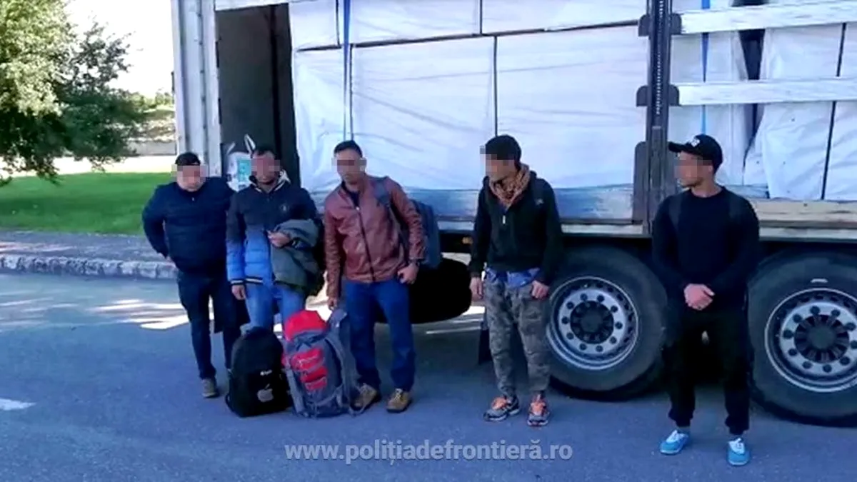 Mai mulți străini s-au ascuns în camioane și au încercat să intre în România. Cum i-a găsit Poliția de Frontieră?