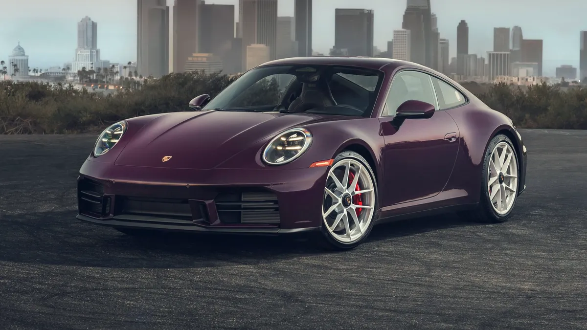 Porsche 911 va fi disponibil din nou cu transmisie manuală, dar doar americanii se vor bucura de cele șase trepte de viteză