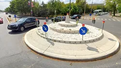 Este legal să întorci în sensul giratoriu? Ce reguli stabilește Codul Rutier 2025
