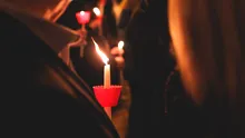 Lumânarea de la Înviere nu se aruncă! Ce trebuie să facem cu lumânarea după ce trecem pragul casei