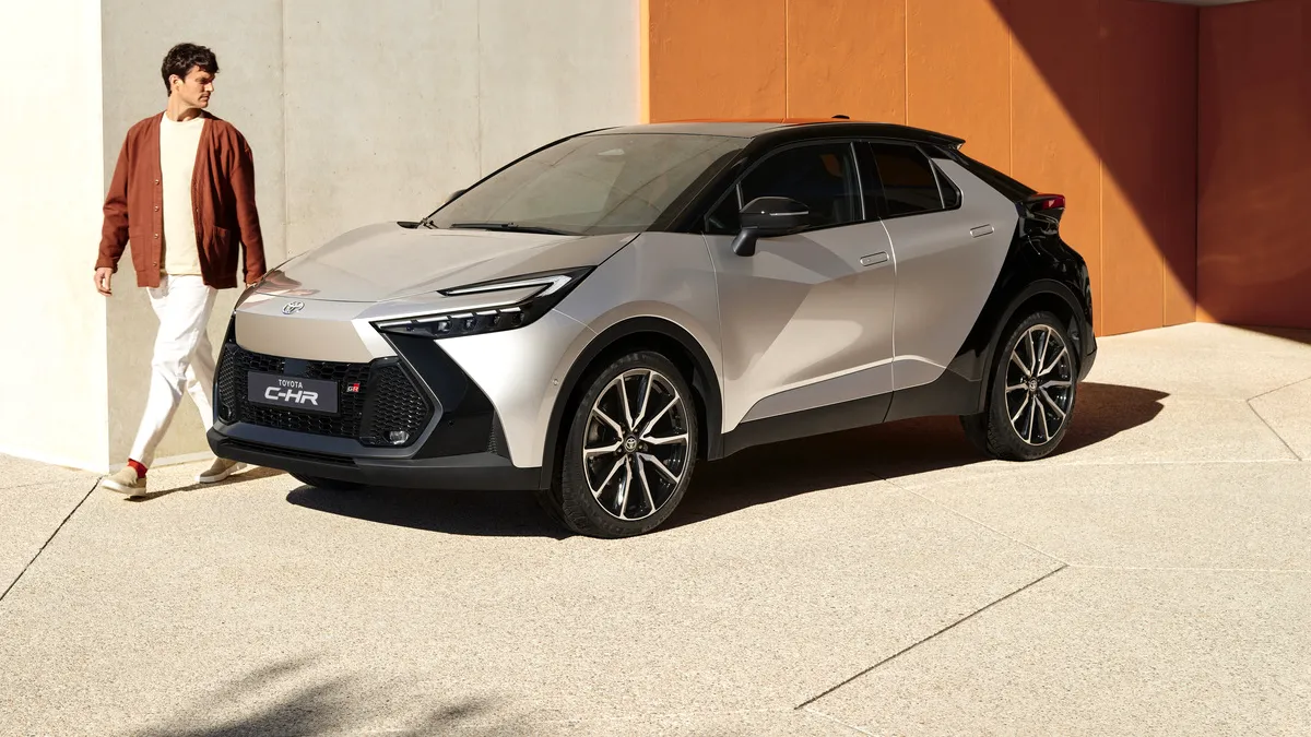 Toyota prezintă noua generație a SUV-ului C-HR: Motorizări hibride cu până la 223 CP - GALERIE FOTO