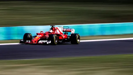 Doi imigranţi ilegali au ajuns la Silverstone, după ce s-au ascuns într-un camion al echipei de Formula 1 Ferrari