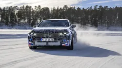 Vești bune pentru „puriști”: BMW nu renunță nici la motoarele V8, nici la modelele coupé