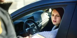 Mit sau realitate: Dacă iei trei amenzi consecutive, permisul se suspendă automat?