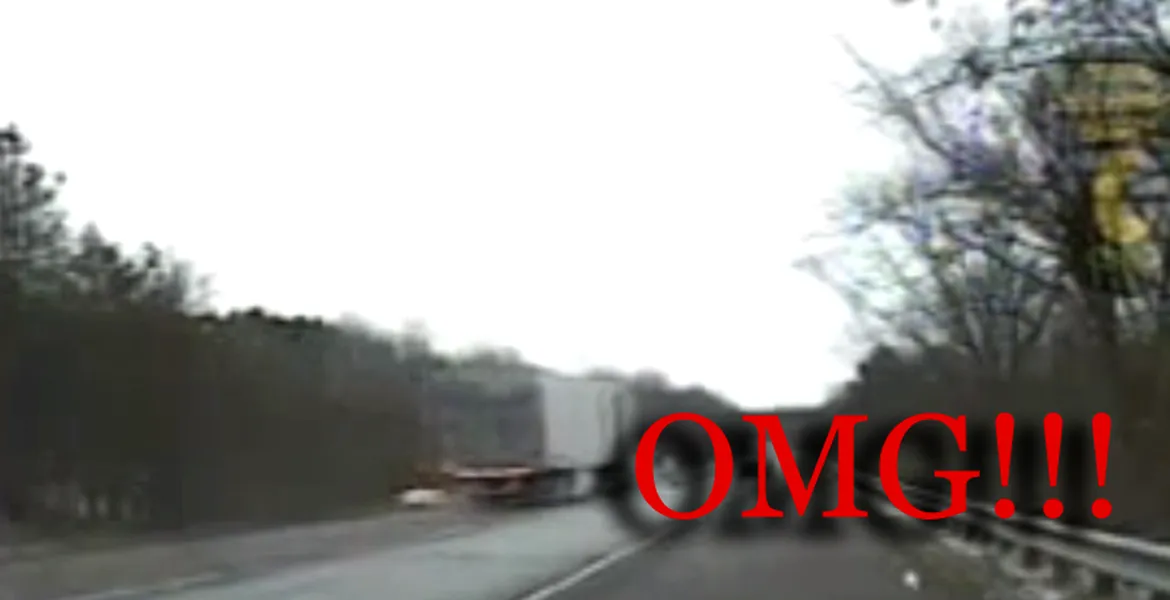 VIDEO: Accident în lanţ pe autostradă, provocat de un câine
