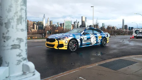 Singurul THE 8 X JEFF KOONS semnat de artist este vândut cu 475.000 de dolari
