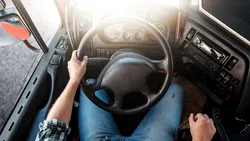 Transportul public din Alba Iulia, blocat de 52 de zile. Consiliul Local declară „perturbare gravă” și caută un alt operator