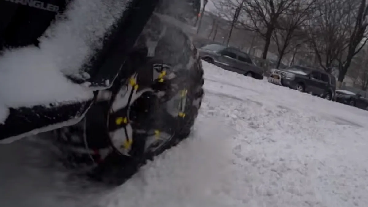 VIDEO. Nou sport extrem pe şoselele din New York. Include un Jeep Wrangler şi un snowboard