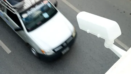 Noile radare automate fac ravagii într-un orășel din SUA. Aproape jumătate dintre locuitori au luat amendă, anul trecut