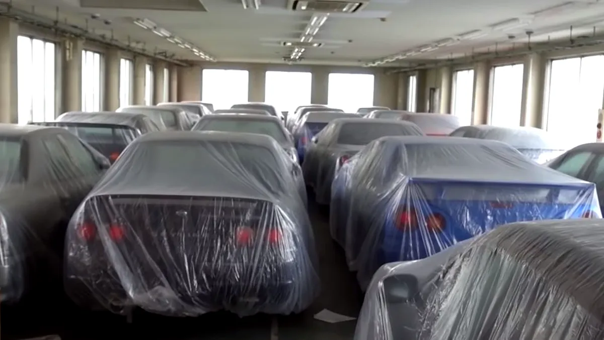 Un depozit secret de maşini sport a fost descoperit în Japonia. Paradisul amatorilor de chilipiruri - VIDEO