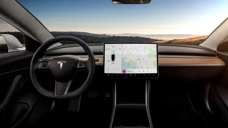 Sistemul de conducere autonomă Tesla îi sperie pe producătorii tradiționali
