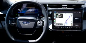 Ford renunță la hărțile Google Maps. Viitoarele mașini ale „Ovalului Albastru ” vor avea hărți de la Apple