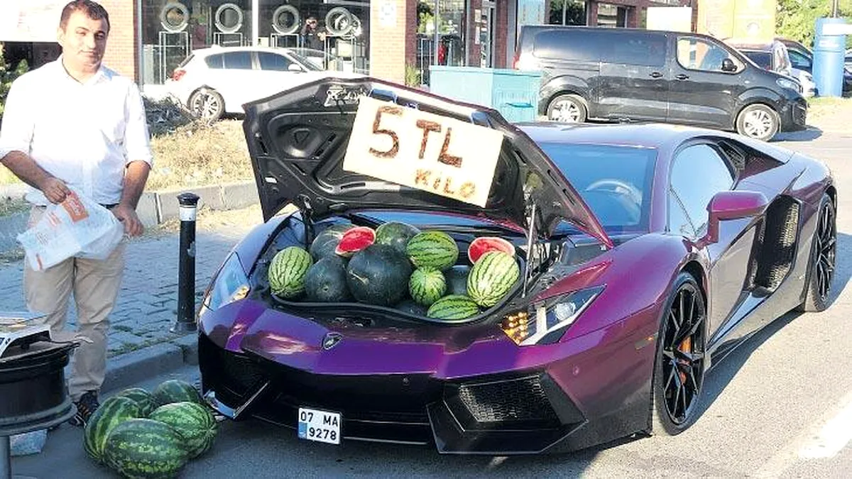 A tras pe dreapta noul său Lamborghini. Avea portbagajul plin de pepeni de vânzare!