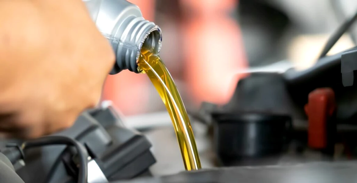 Ce faci dacă ai pus prea mult ulei în motor? Care sunt principalele probleme | VIDEO