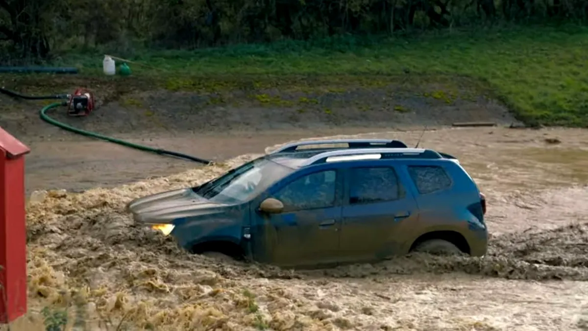 Dacia Duster, test brutal în apă și noroi. Se întrece cu Suzuki Jimny! VIDEO