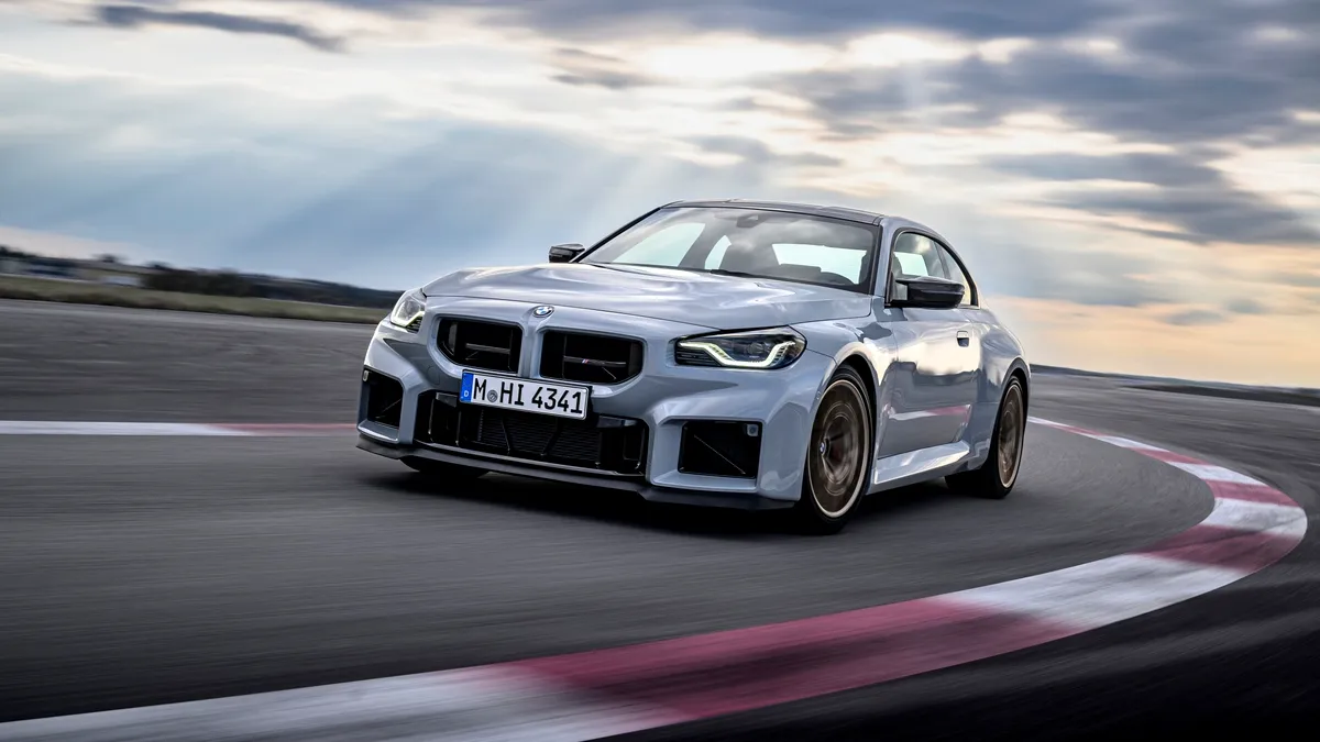 BMW M2 CS a debutat oficial cu 530 CP, modificări la nivelul șasiului și un kit aero agresiv. Cât costă în România?