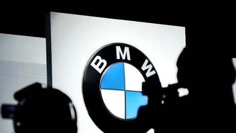 BMW îşi schimbă emblema pe care o ştiam toţi! Producătorul a prezentat noul logo pentru modelele de lux