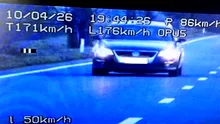 O șoferiță a fost prinsă cu o viteză record pe o șosea din Constanța. Motivul: i se ardeau cozonacii