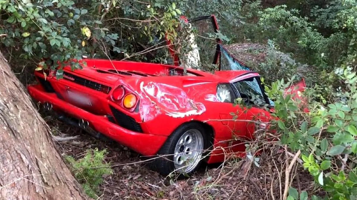 Un Lamborghini Diablo de 500.000 de dolari, făcut praf la puţin timp după achiziţionare