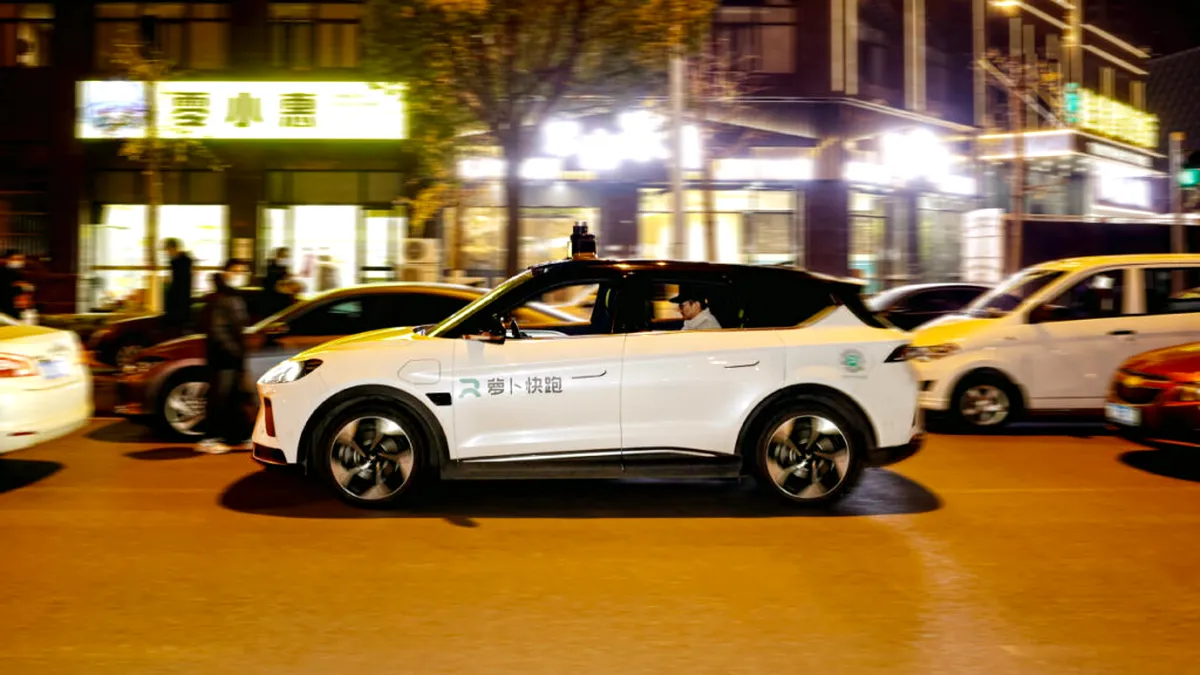 Taxi-urile Baidu fără șofer pot opera acum în China și pe timp de noapte (VIDEO)