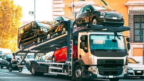 Trump amenință industria auto europeană: tarife de 25% pentru mașinile și camioanele importate din UE