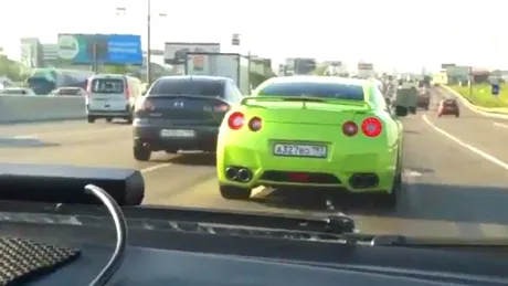 VIDEO: Poliţia rusă, pe urmele unui Nissan GT-R