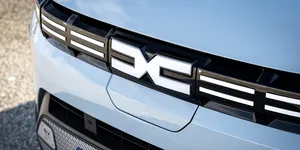 Numele viitorului SUV Dacia va fi dezvăluit pe 5 martie de către Renault Groupe. La ce ne putem aștepta