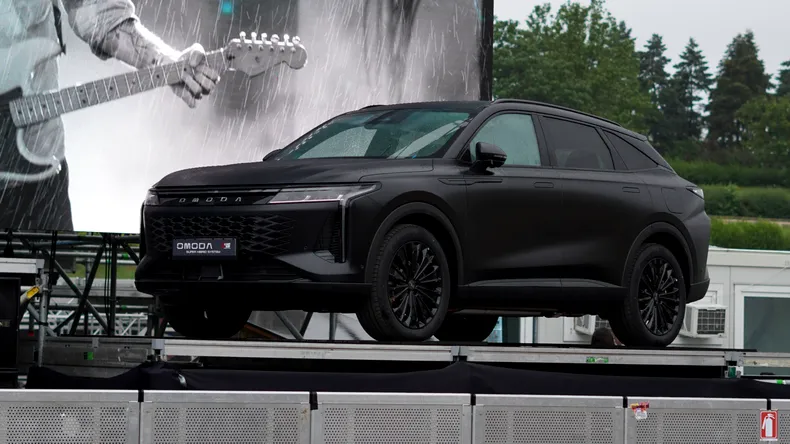 Omoda 9 Black Edition, lansată la KIMARO. Cât costă SUV-ul care vrea să concureze cu Renault Rafale și Skoda Kodiaq