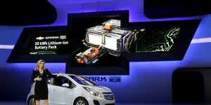 Un producător de baterii pentru mașini electrice se reorientează către echipamente militare. Cererea pentru EV-uri, mai slabă decât se aștepta