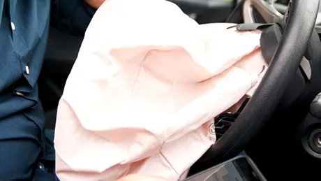 La ce viteză sar airbag-urile? Te protejează acestea dacă nu ai și centura de siguranță pusă?