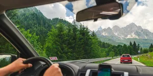Dedeman: Gadget-uri la reduceri pentru șoferi. Cât costă o camera de bord 4K și accesoriul auto disponibil la doar 78 de lei