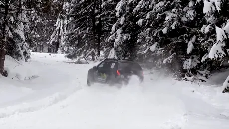 Dacia Duster poate face drifturi pe zăpadă. Care este secretul?