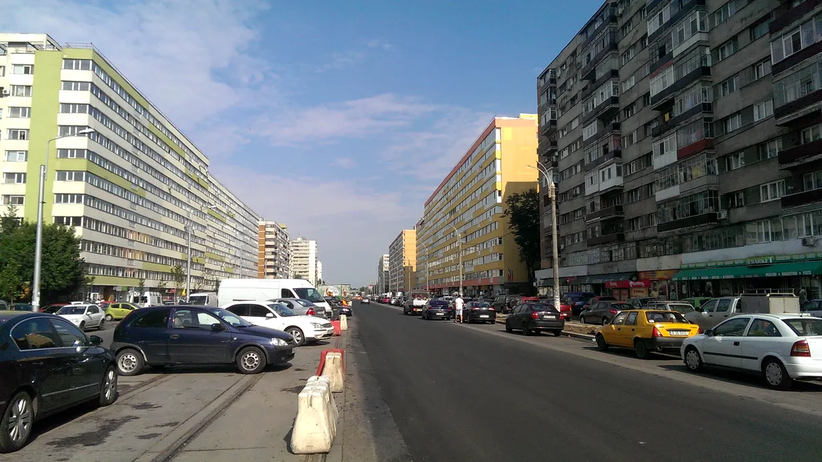 Atenţie, şoferi! Parcarea pe prima bandă va fi interzisă 