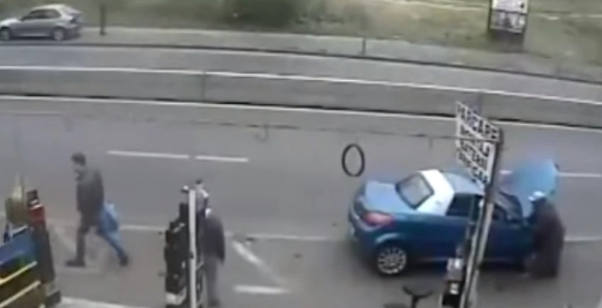 Şi-a vandalizat singur maşina, după ce l-a lăsat în drum – VIDEO