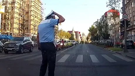 Manevra incredibilă făcută de un şofer de faţă cu poliţistul. Omul legii a fost depăşit de situaţie - VIDEO