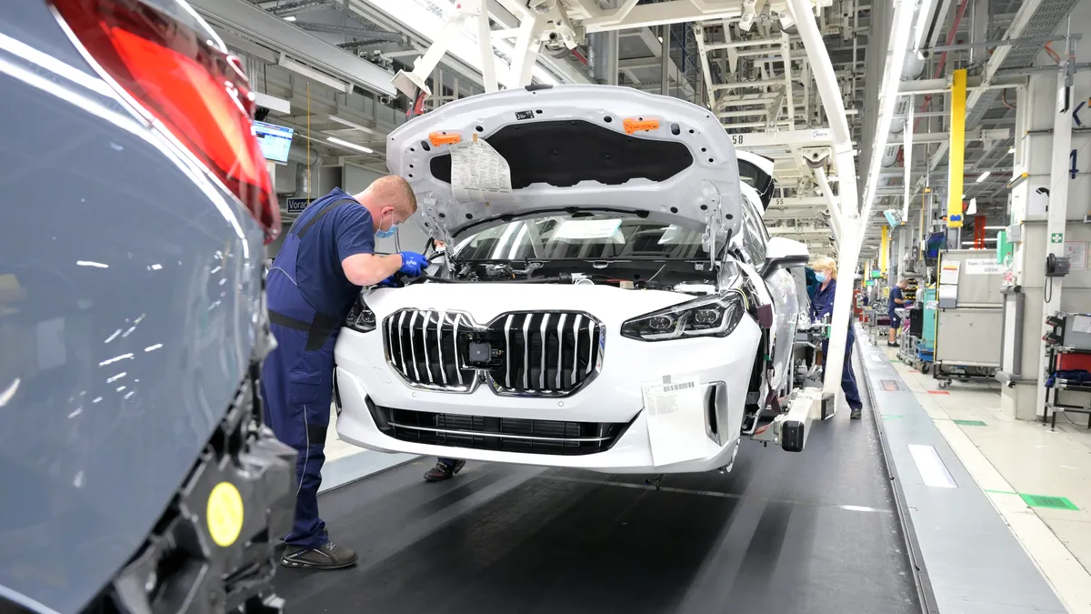 A început producţia de serie a celei de-a doua generații BMW Seria 2 Active Tourer