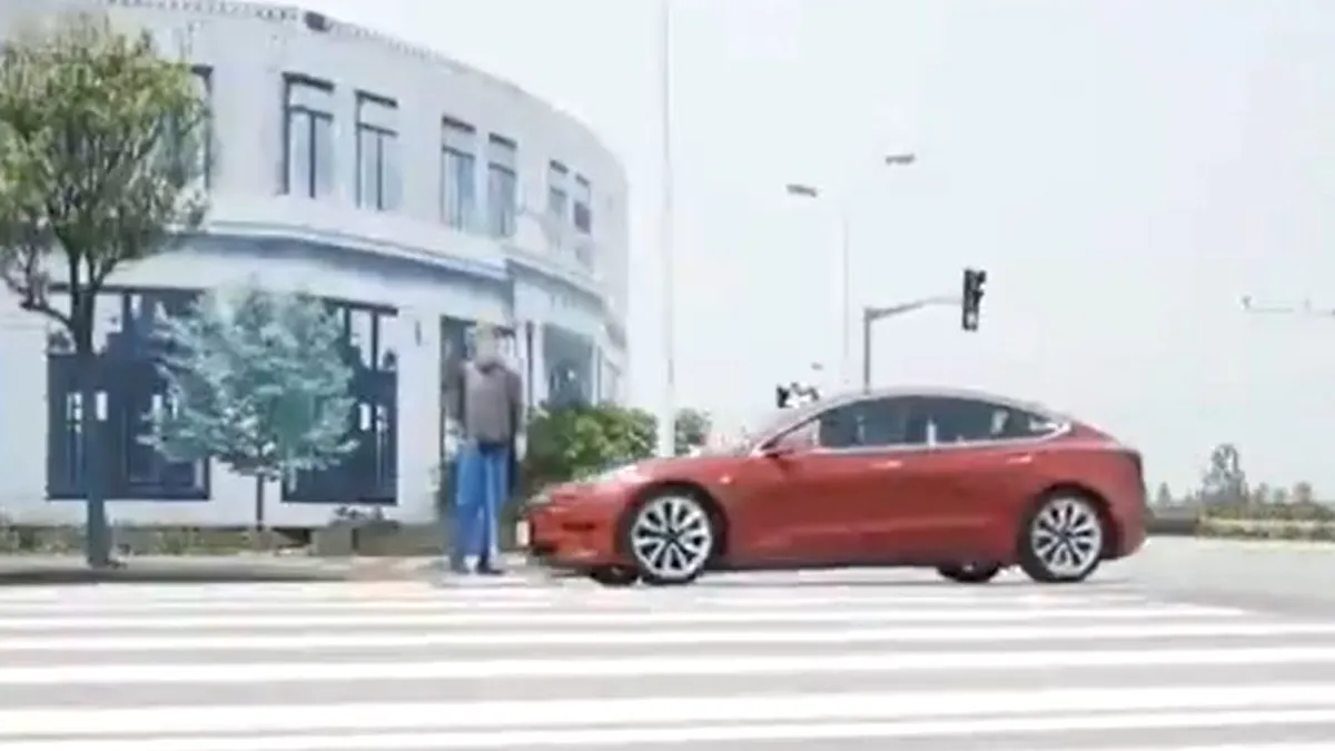 Cum s-a făcut de râs Tesla Model 3 în timpul unei demonstrații? A lovit în plin un manechin-pieton